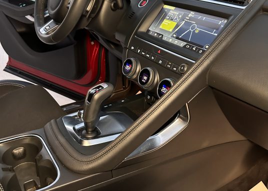 Jaguar E-Pace 2.0 P200